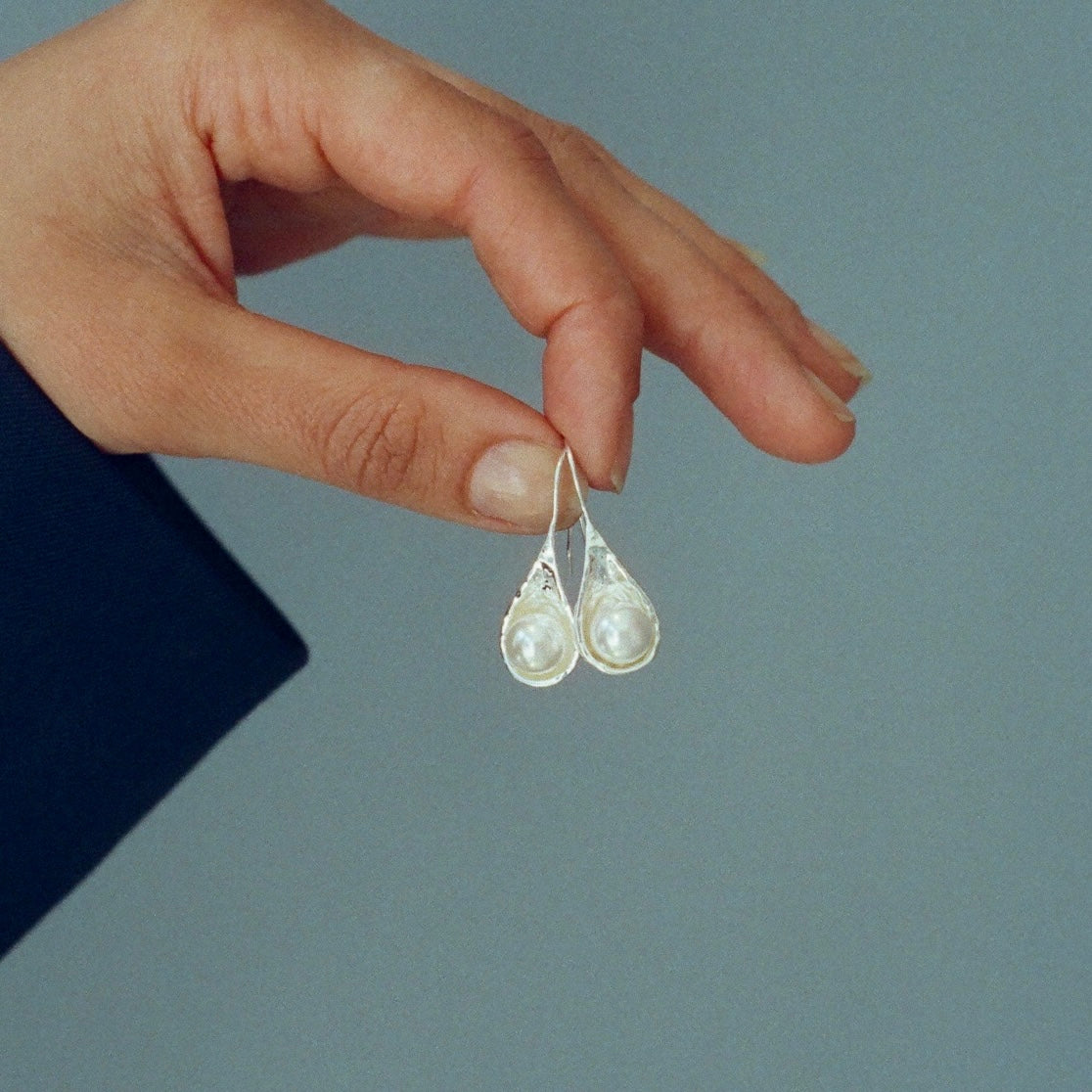 Ava Pearl Earrings