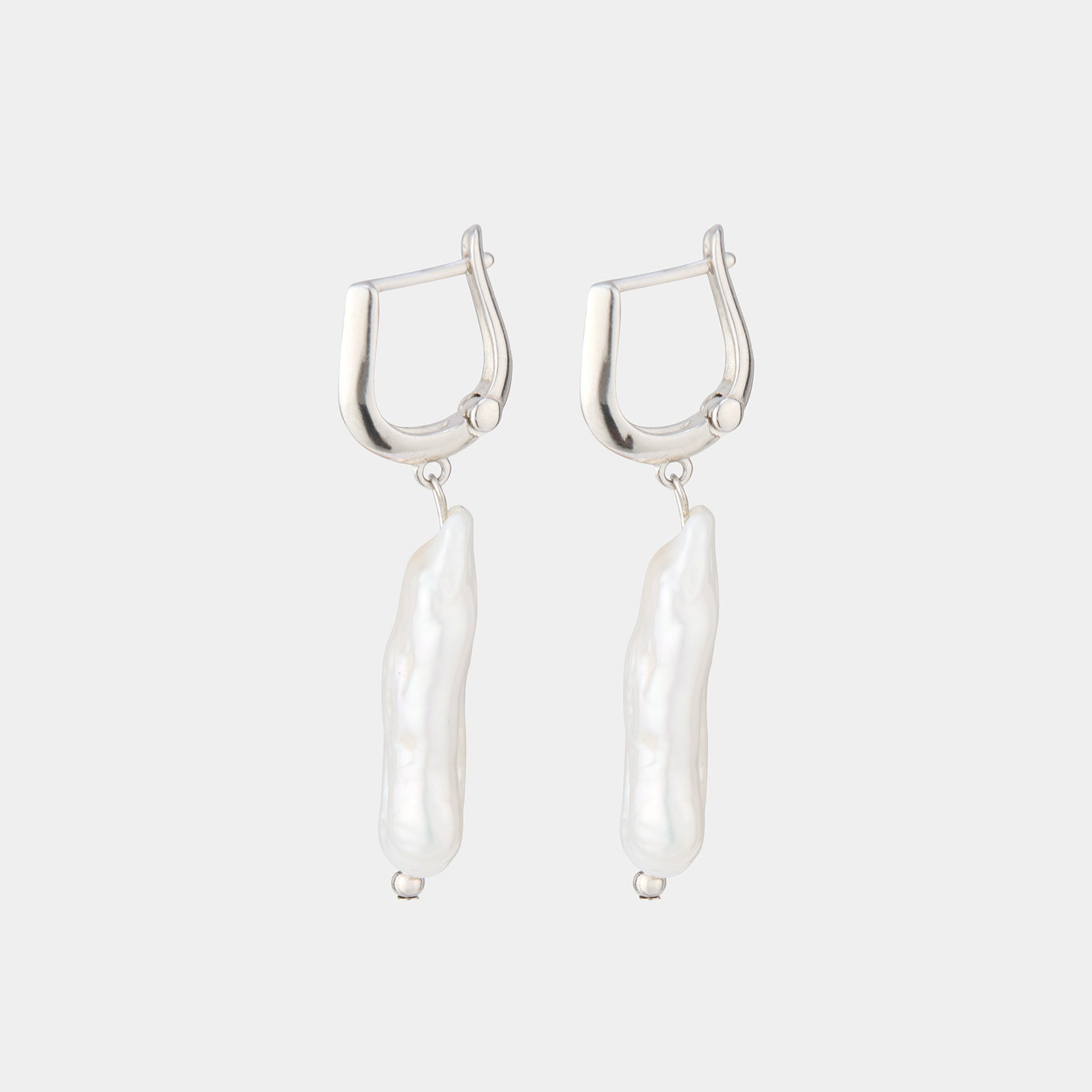 Isla Pearl Earrings