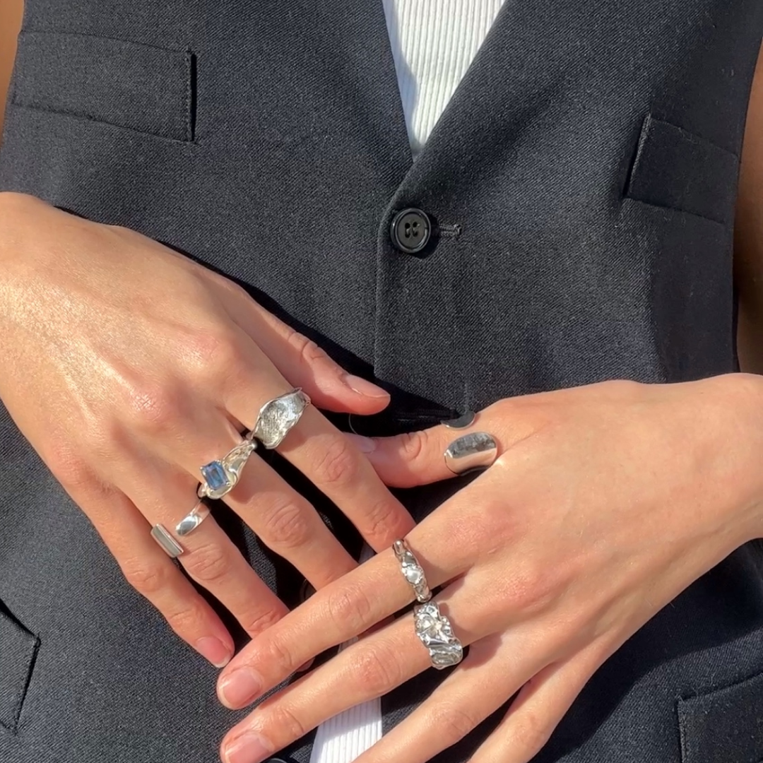 @izabentesmit knows how to stack our new silver rings 🩶