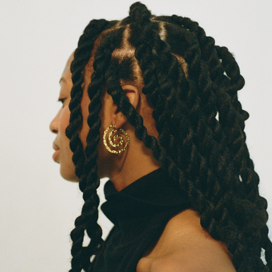 nalog aesthetics in our store, captured by @izabentesmit , featuring the stunning @treshnaleida